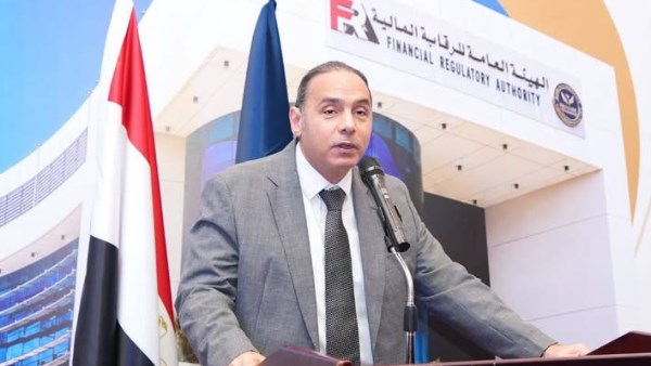 الدكتور إسلام عزام