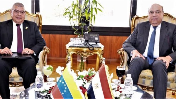 وزير الطيران المدني