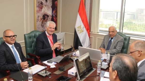 وزير الكهرباء