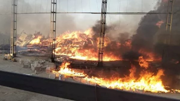 حريق هائل بمصنع موالح في منيا القمح