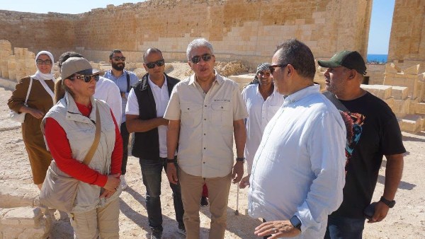 وزير السياحة