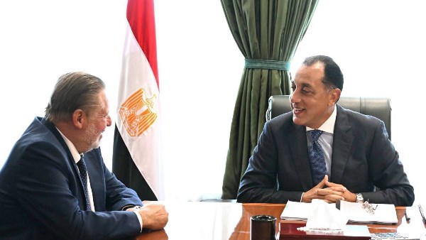رئيس الوزراء ومحافظ البنك المركزي