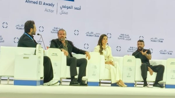 يارا السكري خلال ندوة بقمة الإعلام العربي بدبي
