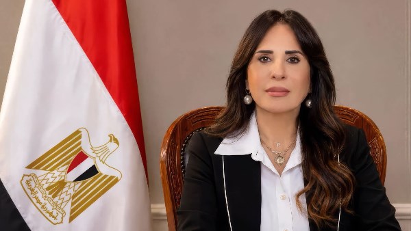 وزيرة الإسكان 