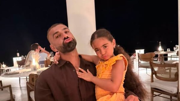 في أجواء عائلية.. محمد صلاح يجتمع بمكة وكيان بعد ولادة ابنه «ليل» (صور)