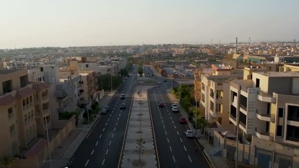 الإسكان تواصل تطوير شبكة الطرق والمحاور الداخلية بمدينة الشروق