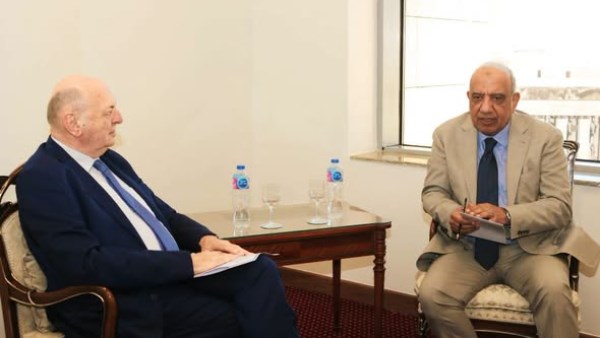 مصر وإيطاليا تبحثان جذب استثمارات جديدة في مشروعات الكهرباء والطاقة المتجددة