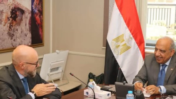 وزير الكهرباء يبحث مع البنك الآسيوي تعزيز التعاون في مشروعات الطاقة