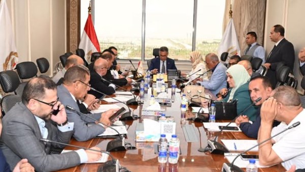 شريف فاروق يبحث مع النواب مطالب المواطنين وتطوير الخدمات التموينية