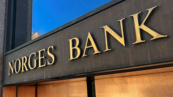 البنك المركزي النرويجي يرفع الفائدة إلى 4.50% ويمهد لزيادة جديدة