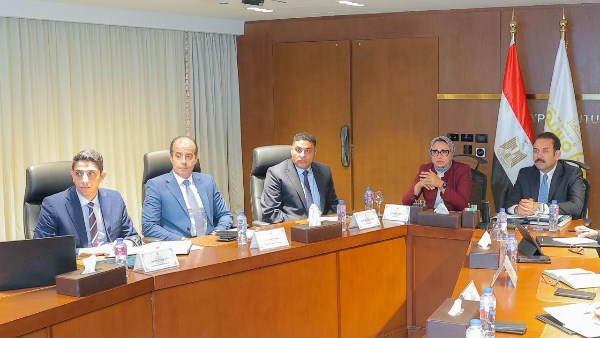رئيس جهاز مستقبل مصر ومحافظ الوادي الجديد يبحثان فرص التعاون في عدد من الملفات التنموية والاستثمارية