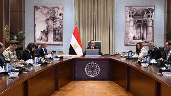 مدبولي يوجه بحصر تساؤلات الرأي العام حول الطرق والنقل والإسكان