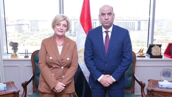  وزير العمل