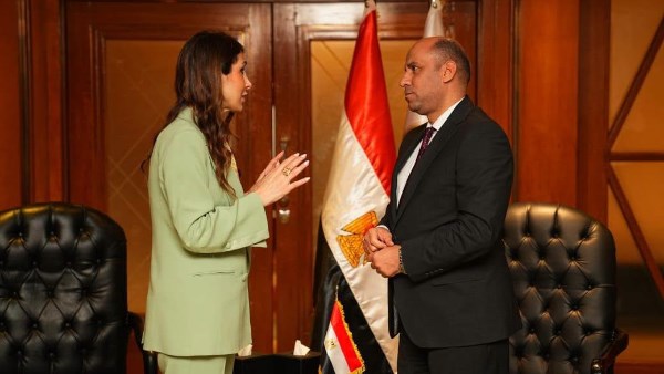 وزير العمل ونظيرته الفلسطينية