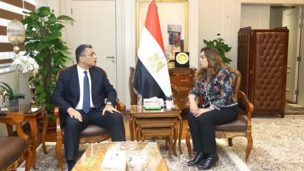 الدكتورة منال عوض