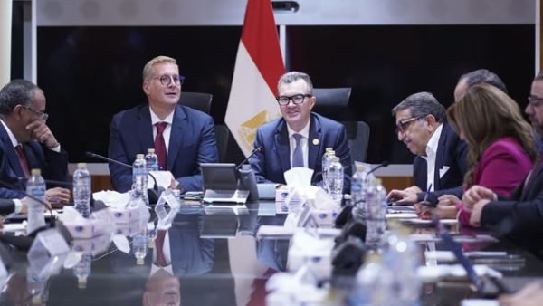 وزيرا “التخطيط” و"البترول"
